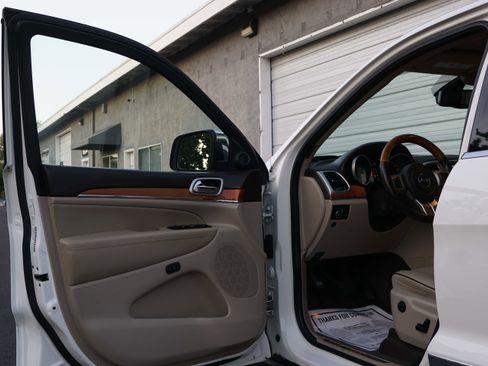 Used 2012 Jeep Grand Cherokee Overland image 36