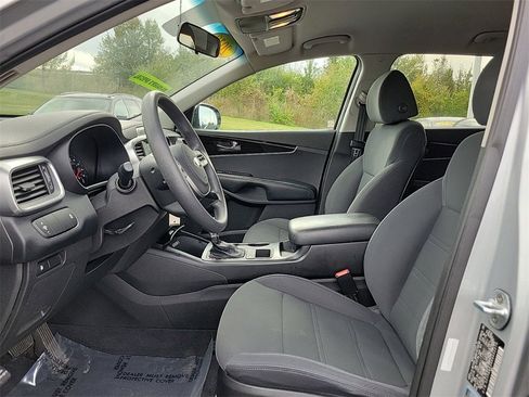 Used 2019 Kia Sorento L image 15