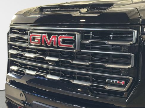 Used 2025 GMC Sierra 2500 AT4 AWD/4WD image 11
