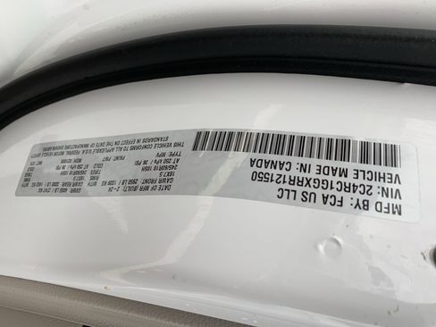 Used 2024 Chrysler Pacifica Limited image 35