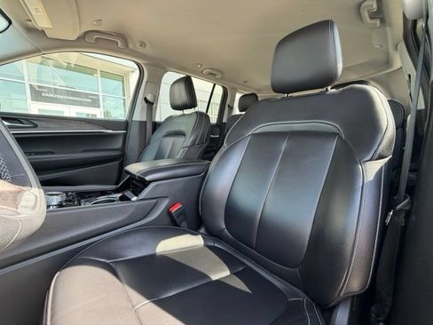 Used 2023 Jeep Grand Cherokee Limited AWD/4WD image 9
