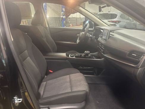 Used 2025 Nissan Rogue SV AWD/4WD image 30