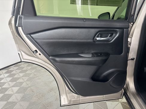 Used 2025 Nissan Rogue SL w/ Tech Package image 23