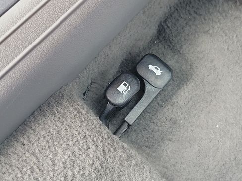 Certified 2025 Hyundai Elantra SEL FWD image 14