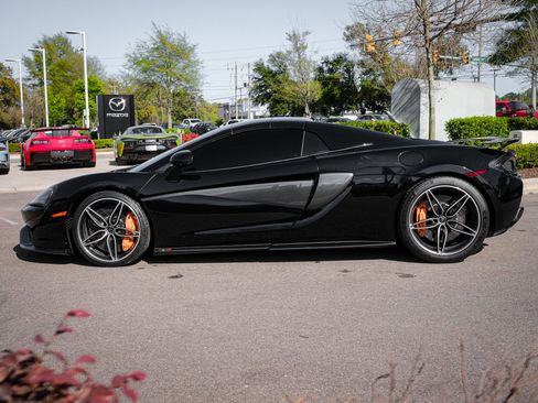 Used 2019 McLaren 570S Spider image 9