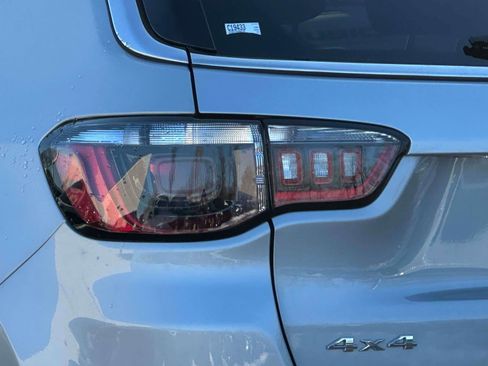 Used 2024 Jeep Compass Latitude image 9