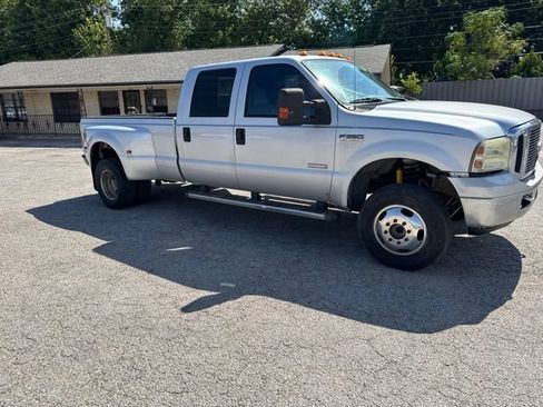 Used 2006 Ford F350 4x4 Crew Cab DRW Super Duty image 2