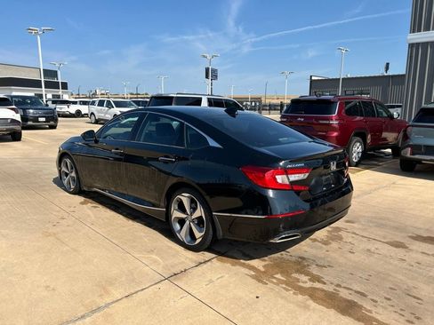 Used 2020 Honda Accord Touring image 2