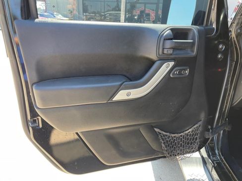 Used 2014 Jeep Wrangler Unlimited Sahara w/ Max Tow Package image 11