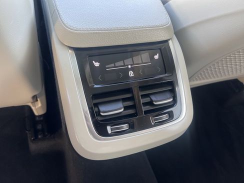 Used 2022 Volvo XC90 T6 Momentum w/ Climate Package image 6