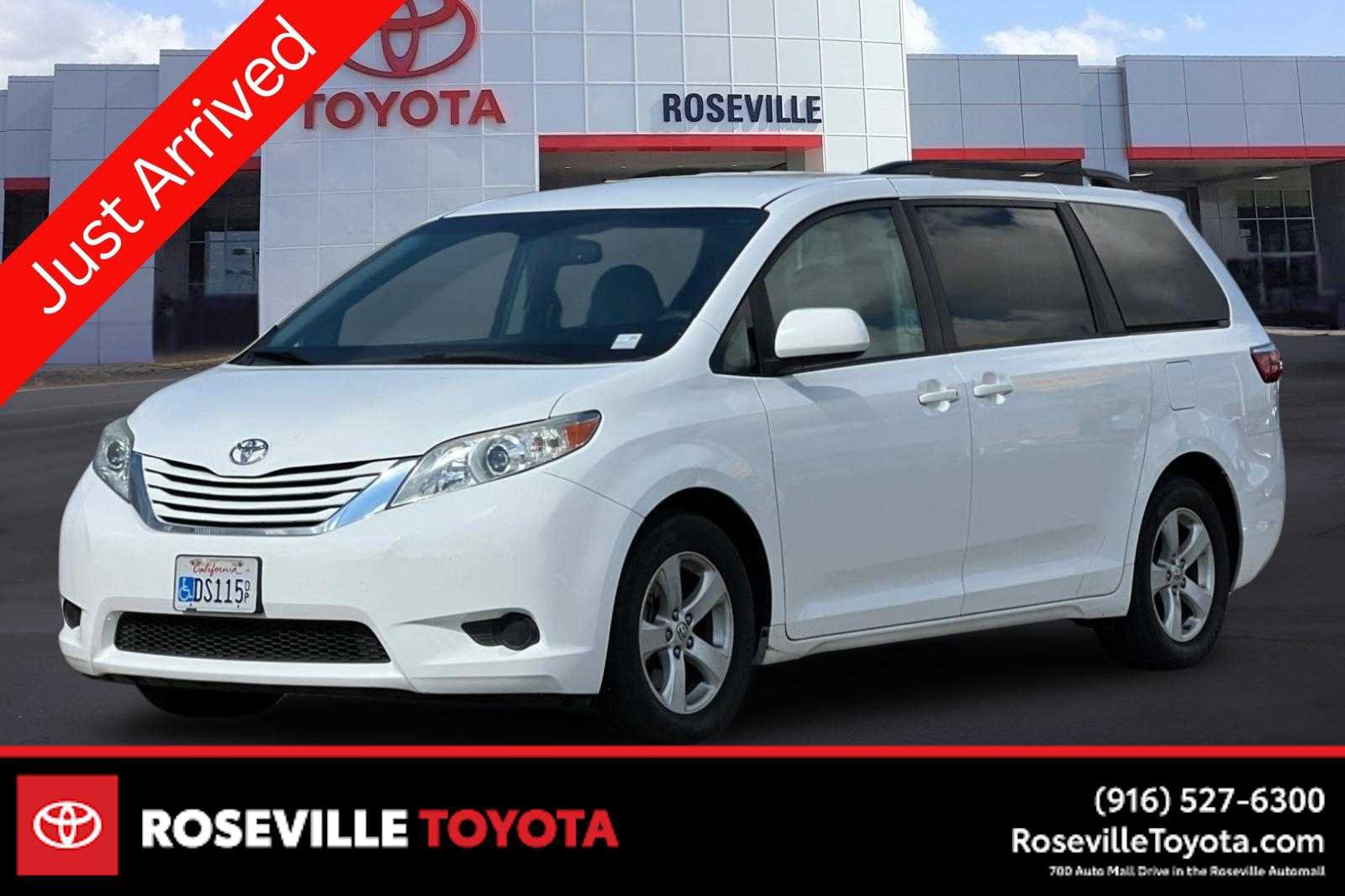 Used 2017 Toyota Sienna LE FWD image 1