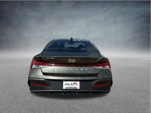 Used 2024 Hyundai Elantra SEL FWD image 10