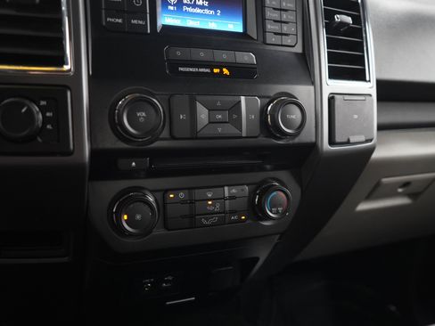Used 2015 Ford F150 XLT AWD/4WD image 19