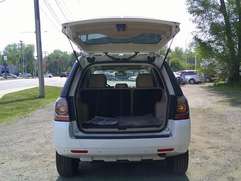 Used 2013 Land Rover LR2 image 11