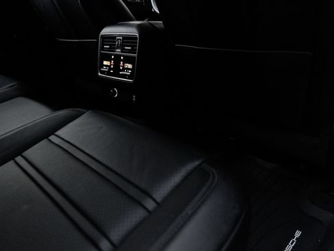 Certified 2023 Porsche Cayenne Coupe AWD/4WD image 34