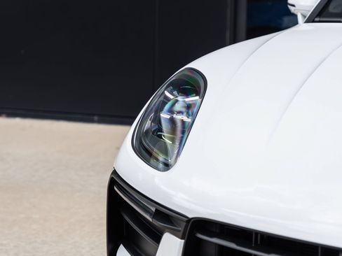 New 2026 Porsche Macan AWD/4WD image 16