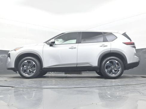Used 2025 Nissan Rogue SV AWD/4WD image 27