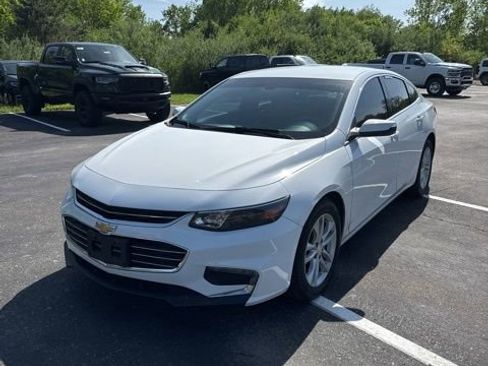 Used 2018 Chevrolet Malibu LT FWD image 1