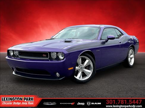 Used 2014 Dodge Challenger R/T RWD image 3
