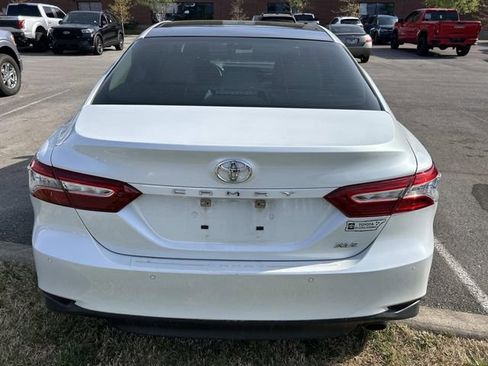 Used 2018 Toyota Camry XLE image 5