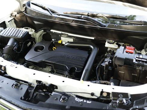 Used 2025 Chevrolet Equinox LT FWD image 30