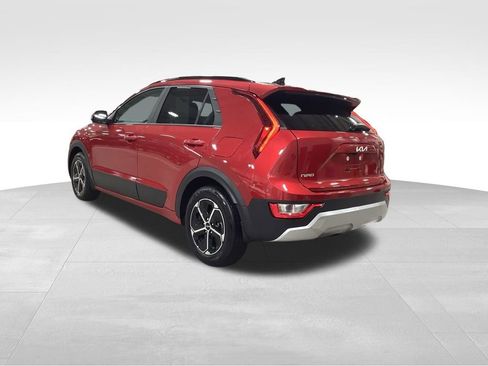 Used 2025 Kia Niro EX image 4