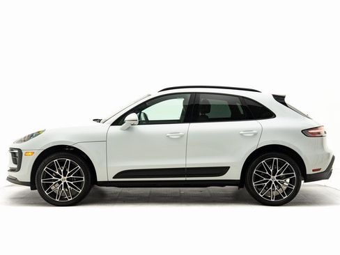 Used 2025 Porsche Macan image 2