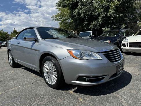 Used 2013 Chrysler 200 Limited image 1