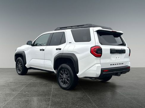 Used 2025 Toyota 4Runner SR5 AWD/4WD image 6