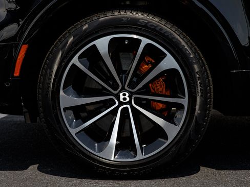 Certified 2023 Bentley Bentayga Extended Wheelbase AWD/4WD image 27