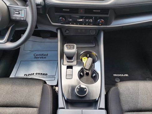 Used 2024 Nissan Rogue SV image 15