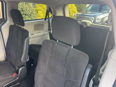 Used 2013 Dodge Grand Caravan SE FWD image 23