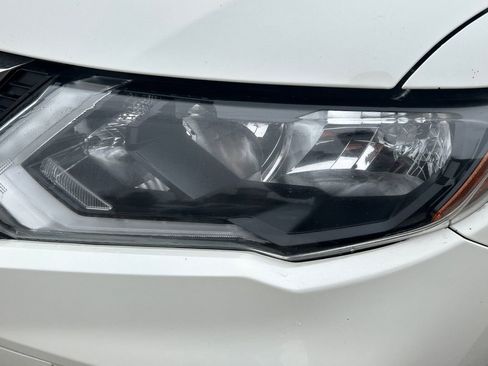 Used 2019 Nissan Rogue SV w/ Premium Package image 16