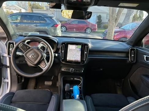 Used 2023 Volvo C40 P8 Recharge Plus image 3