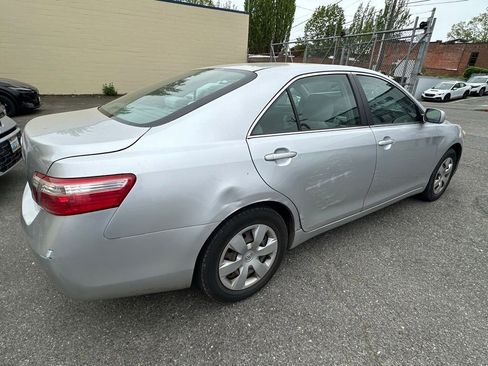 Used 2009 Toyota Camry LE FWD image 5