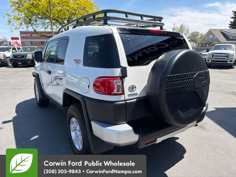 Used 2010 Toyota FJ Cruiser 2WD image 3