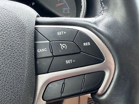 Used 2018 Jeep Grand Cherokee Limited image 29