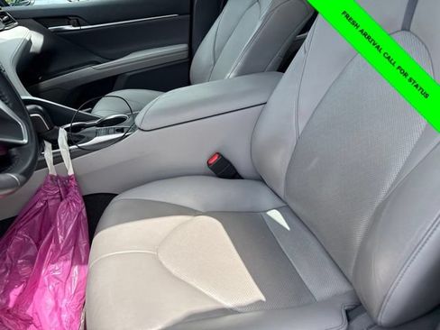 Used 2022 Toyota Camry XLE FWD image 25