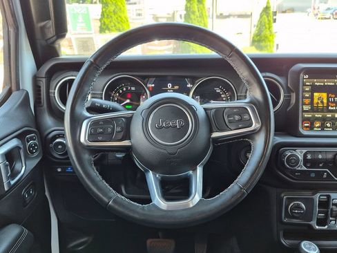 Used 2022 Jeep Wrangler Unlimited Sahara w/ Cold Weather Group AWD/4WD image 12