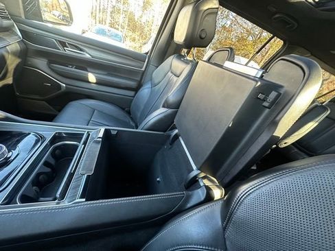 Used 2024 Jeep Wagoneer L Series II w/ Premium Group I image 27