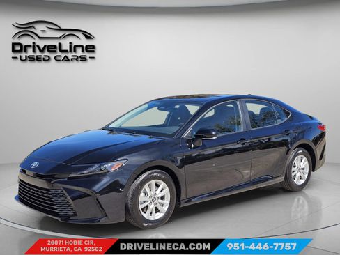 Used 2025 Toyota Camry LE image 11