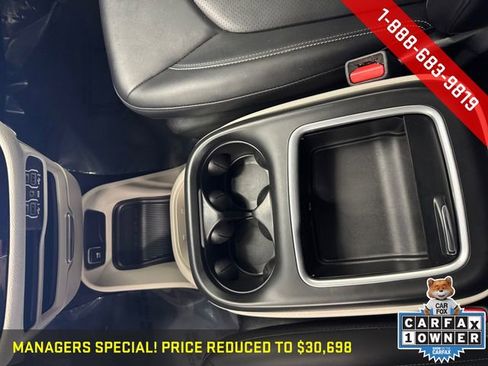 Used 2024 Chrysler Pacifica Select image 16