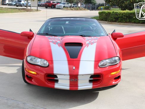 Used 2002 Chevrolet Camaro Z28 w/ SS Performance/Appearance Pkg RWD image 6