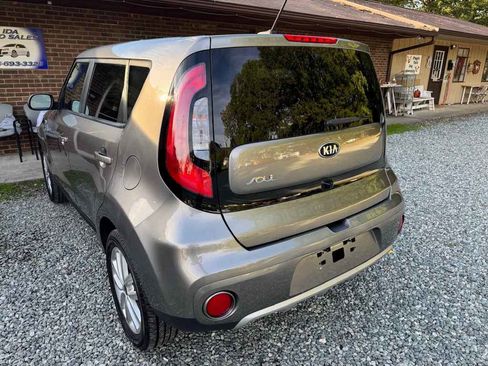 Used 2018 Kia Soul + image 3