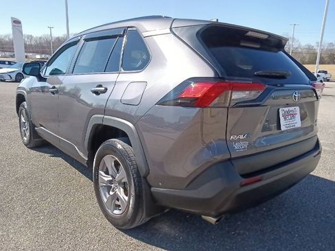Used 2024 Toyota RAV4 XLE w/ Convenience Package image 5