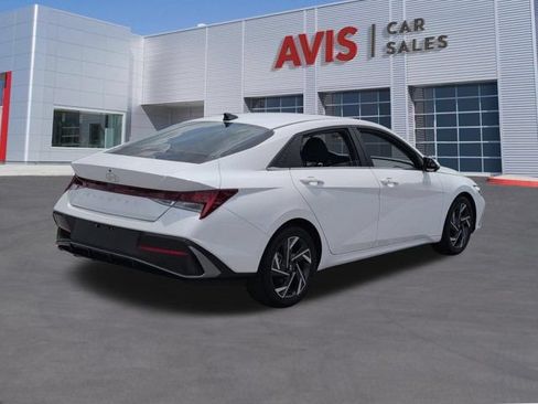 Used 2025 Hyundai Elantra SEL FWD image 6
