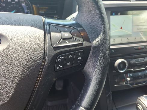 Used 2018 Ford Explorer XLT w/ Equipment Group 202A AWD/4WD image 31