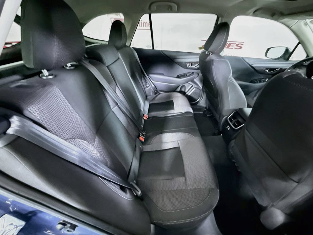 Used 2025 Subaru Outback Premium AWD/4WD image 32