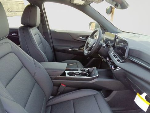 New 2026 Chevrolet Equinox LT w/ Convenience Package II AWD/4WD image 16