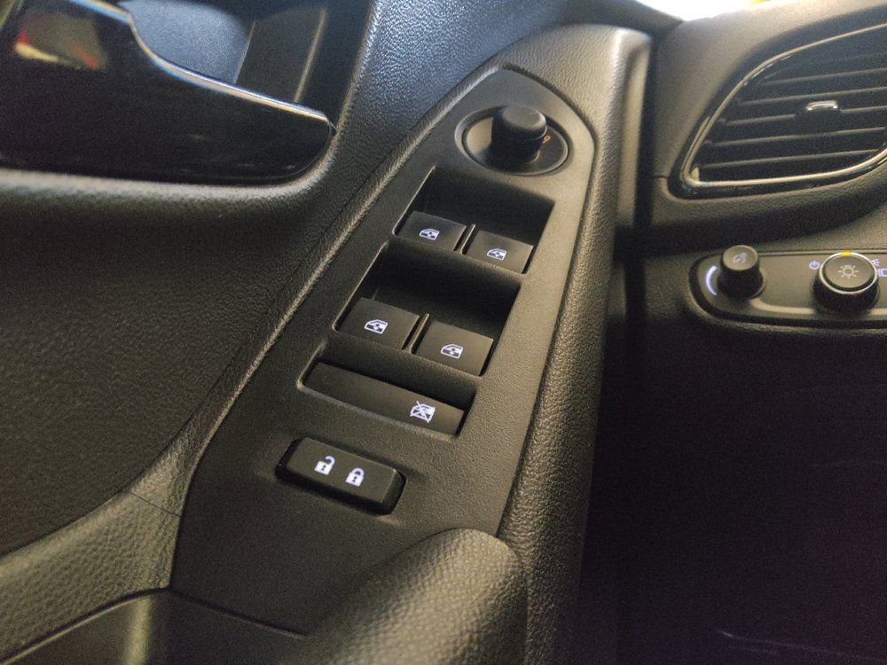 Used 2020 Chevrolet Trax LT FWD image 27